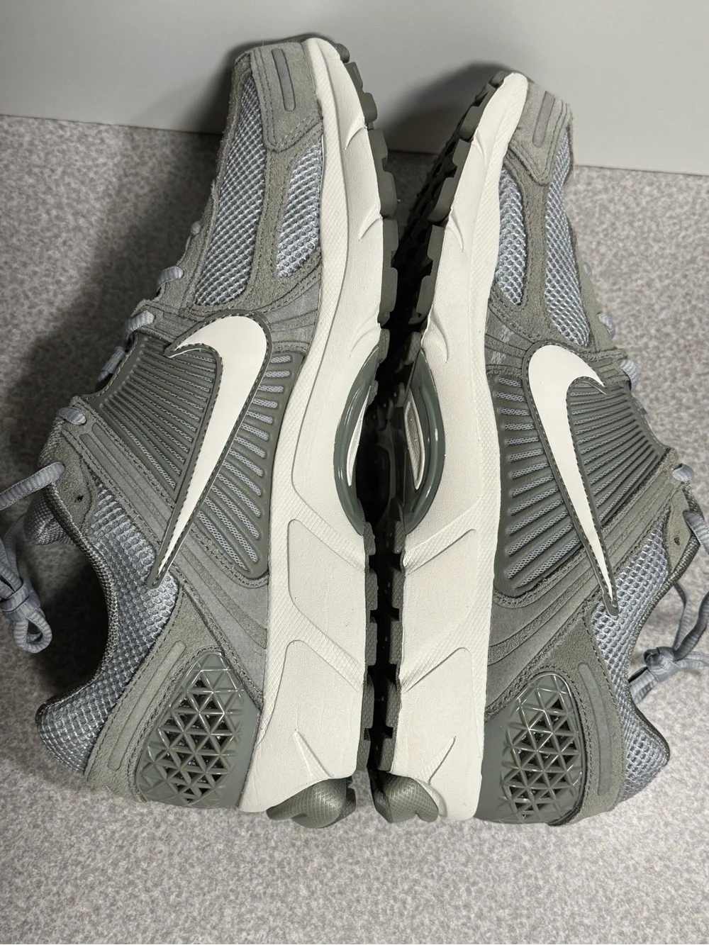 Nike Zoom Vomero 5 Dark Stucco Size 11 Men (NO BOX/VERY CLEAN) HF1553-002